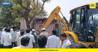 Pimparkhed Encroachment: पिंपरखेडमध्ये गायरान जमिनीवरील अतिक्रमणांवर प्रशासनाचा 'बुलडोझर'; व्यावसायिक अतिक्रमणे जमीनदोस्त