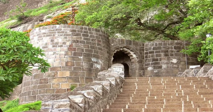 Shivneri Fort : किल्ले शिवनेरीवर हिंदवी स्वराज्य महोत्सव; पर्यटन विभागातर्फे आयोजन