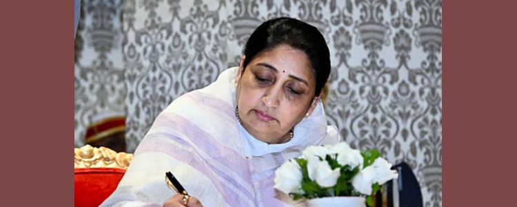 Sunetra Pawar : अजित पवार यांना मुख्यमंत्री होता आले नाही, पण सुनेत्रा पवारांना मुख्यमंत्री करणार असतील, तर..."; ठाकरे गटाच्या नेत्याचे विधान