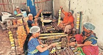 Pune District : गुढीसाठी साखरेच्या गाठ्या महागल्या