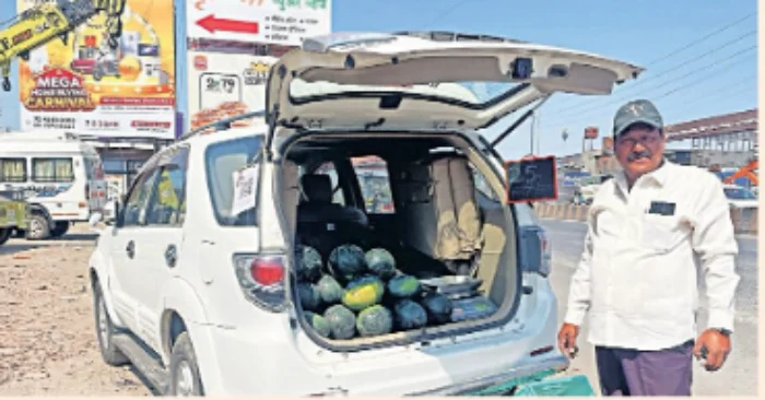 Organic Watermelon : शेतकऱ्यांकडून थेट रस्त्यांवर ‘ऑर्गॅनिक कलिंगड’ विक्री; इराण-अमेरिका-इस्राईल युद्धाचा शेतमाल निर्यातीला फटका