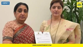 Rupali Chakankar : "राजीनामा देताना पण उपकार असल्यासारखे चाकणकरांचे वागणे..."; काँग्रेस नेत्याची टीका