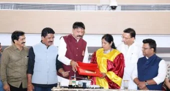 PMC Budget 2026 : पुणेकरांवर 'योजनांची खैरात'! महिला आणि ज्येष्ठांना पीएमपी प्रवासात ५०% सवलत