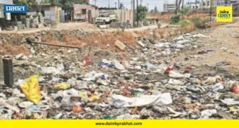 Water Pollution : कालवा की कचराकुंडी? पिंपळगावजोगा कालव्यातून पाण्याऐवजी वाहतोय कचरा..पाहा