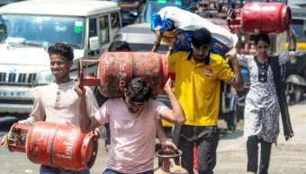 मोठी बातमी । किचनमधल्या गॅसचं वजन घटणार? 10KG LPG Cylinder वर केंद्र सरकारचं स्पष्टीकरण...