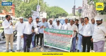 Farmer Protest : पुणे जिल्हाधिकारी कार्यालयासमोर शेतकऱ्यांचे 'बोंबाबोंब' आंदोलन; नेमकं प्रकरण काय?