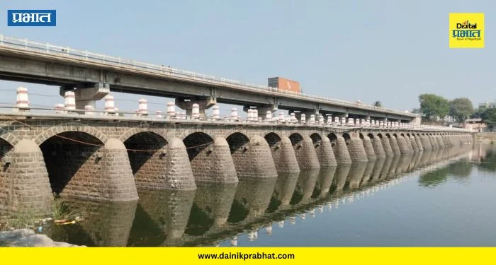 Road Safety : सणसरमध्ये मृत्यूचा सापळा? ब्रिटीशकालीन पुलाचे कठडे कोसळले; मोठी दुर्घटना घडण्याची भीती