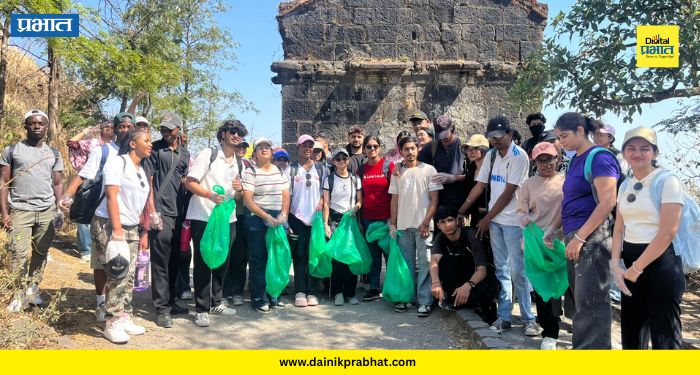 Pune Sinhagad Fort : सिंहगड किल्ल्यावर विद्यार्थ्यांची स्वच्छता मोहीम; इतिहास संवर्धनाचा संदेश