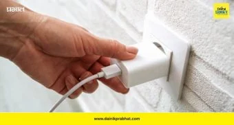 Phone charger electricity consumption: मोबाईल चार्जर प्लगमध्येच? तुमची छोटी सवय देशाला कोट्यवधींचा तोटा करून जाते!
