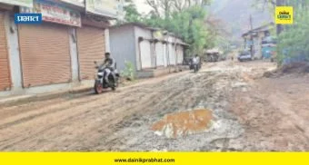 Pimpari News : मुसळधार पावसाने रस्त्याला डबक्यांचे स्वरूप; रस्त्याचे नूतनीकरणात लोकप्रतिनिधी अपयशी