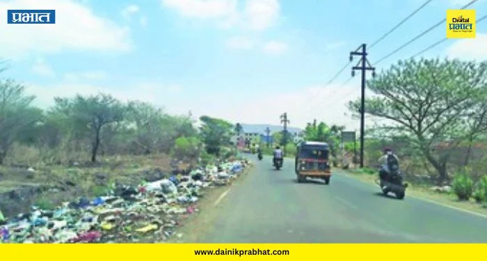 Kamshet News : कामशेत-पवनानगर रस्त्यावर कचऱ्याच साम्राज्य; ‘या’ तीन परिसरातील नागरिक दुर्गंधीमुळे हैराण