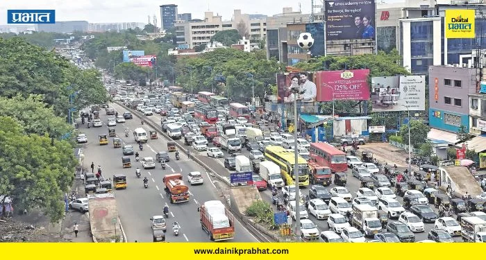 Pune Nagar road traffic jam: पुणे–नगर रोडवरील वाहतूक कोंडीने नागरिक हैराण! वाहतूक पोलिसांवर निष्क्रियतेचे आरोप..वाचा सविस्तर