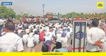 Indapur Farmer Protest : लेखी आश्वासन हवेत विरले! खडकवासलाच्या पाण्यासाठी इंदापुरात शेतकरी रस्त्यावर; महामार्ग रोखला