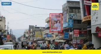 Satara News : रस्त्यावरच मांडलाय 'वाहन बाजार'! रिसेल ऑटो इंडस्ट्रीच्या विळख्यात साताऱ्याचा मुख्य रस्ता