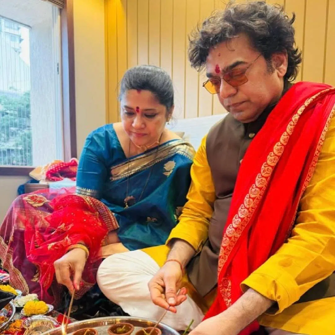 Ashutosh Rana and Renuka Shahane : सुखीसंसाराची 25 वर्ष ! आशुतोष राणा आणि रेणुका शहाणेंनी खास अंदाजात केला साजरा