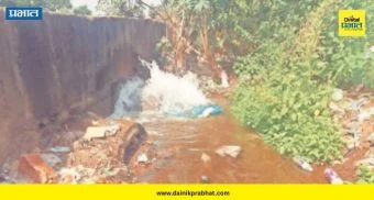 Shikrapur News : कोंढापुरी तलावाचे पाणी रस्त्यावर! शिक्रापूर ग्रामपंचायतीच्या 'या' चुकीमुळे हजारो लिटर पाणी वाया