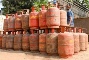 Karad News : गॅस एजन्सीला कुलूप लावण्याचा मसूर ग्रामसभेत इशारा