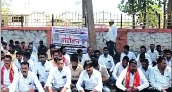Pune District : देयकांसाठी 'कर्मयोगी'वर वाहतूकदारांचा एल्गार