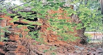 Pune District : मोडकळीस आलेल्या वाड्यांमुळे नागरिकांचा जीव धोक्यात