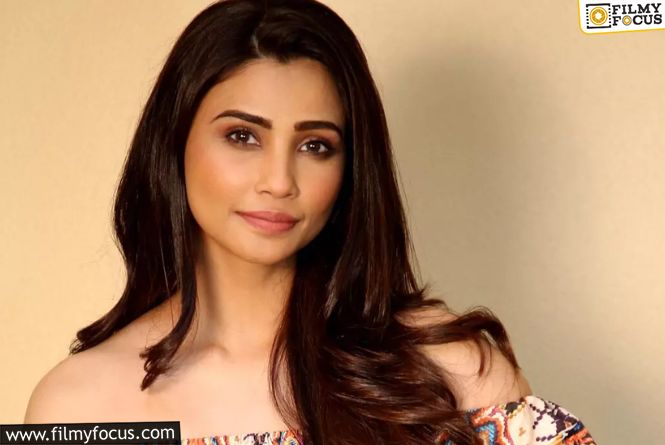 Daisy Shah Signs Untitled Urban Thriller