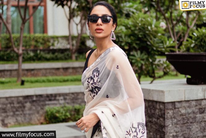 Sobhita Dhulipala Not In A Rush For Telugu Films