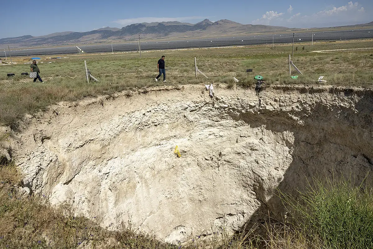 Close aerial view of the base of a deep sinkhole in a farm field in Karapinar, Konya province, Türkiye, underscoring the depth and severity of land collapse.