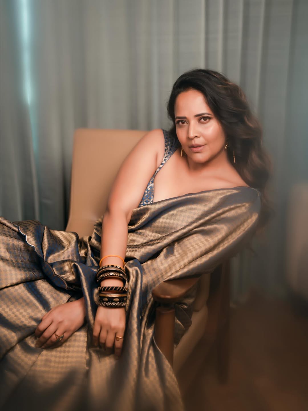 Anasuya Bharadwaj | చీరకట్టులో అనసూయ అందాలు అదరహో - Image 10