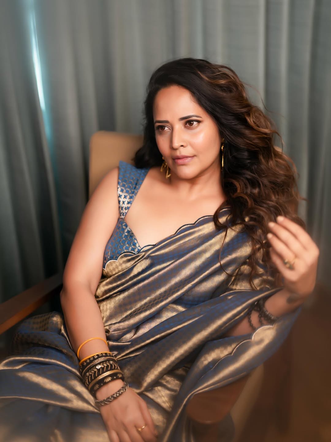 Anasuya Bharadwaj | చీరకట్టులో అనసూయ అందాలు అదరహో - Image 4
