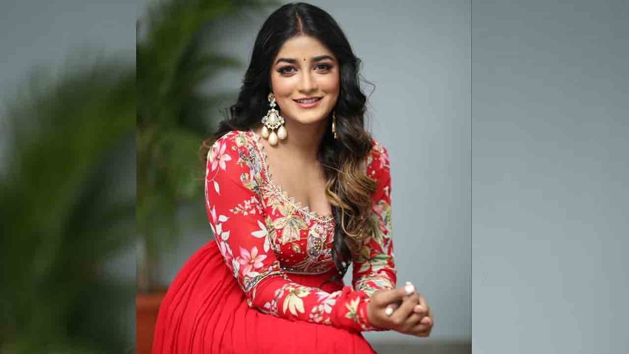 Dimple Hayathi | డింపుల్ ఆశ‌ల‌న్నీ ర‌వితేజ‌పైనే -  హిట్టు కోసం వెయిటింగ్‌?