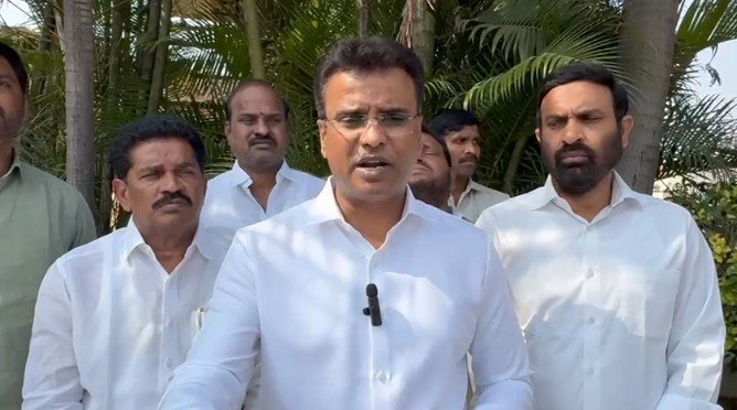 KP Vivekanand | బోగస్ మాటలతో ప్రజలను మోసంచేసే ప్రభుత్వం ఇది: బీఆర్ఎస్ విప్ కేపీ వివేకానంద్