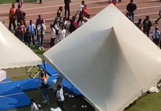 Messi | కోల్‌క‌తా స్టేడియంలో మెస్సీ అభిమానుల ర‌చ్చ‌