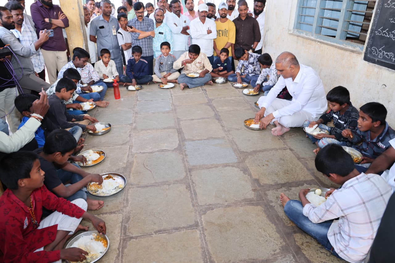 Harish Rao | హాస్ట‌ల్ విద్యార్థుల‌కు రేవంత్ స‌రైన అన్నం పెట్ట‌డం లేదు: హ‌రీశ్‌రావు