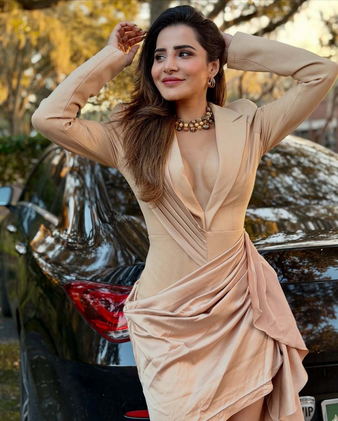 గత ఏడాది ఏవమ్ సినిమాలో గ్లామర్ రోల్లో కనిపించింది అషు రెడ్డి .