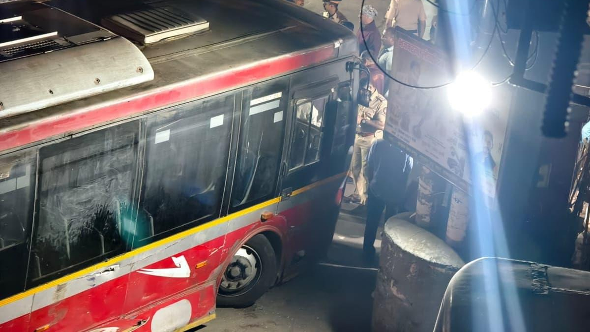 Mumbai BEST Bus Accident | ముంబైలో విషాదం.. పాదచారులపై దూసుకెళ్లిన లోకల్ బస్సు.. నలుగురు స్పాట్ డెడ్