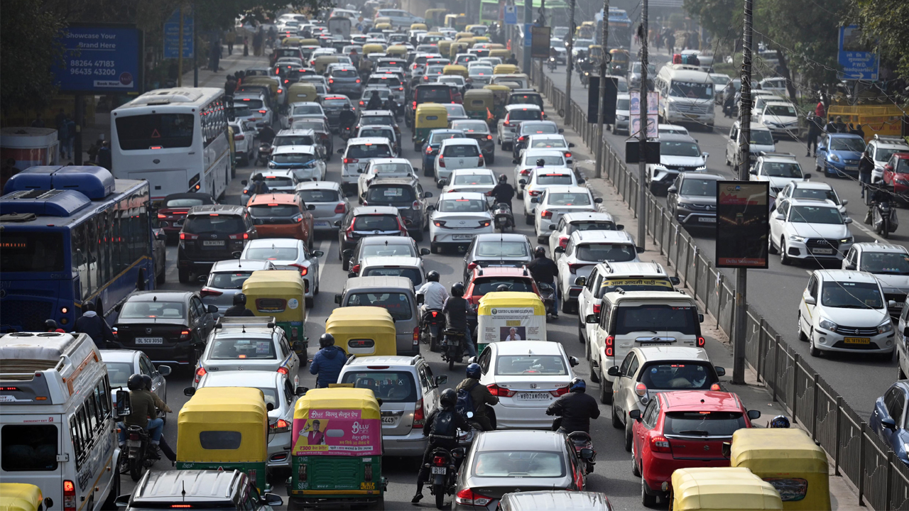 పొల్యూషన్ సర్టిఫికెట్ లేకపోతే నో పెట్రోల్, డీజిల్