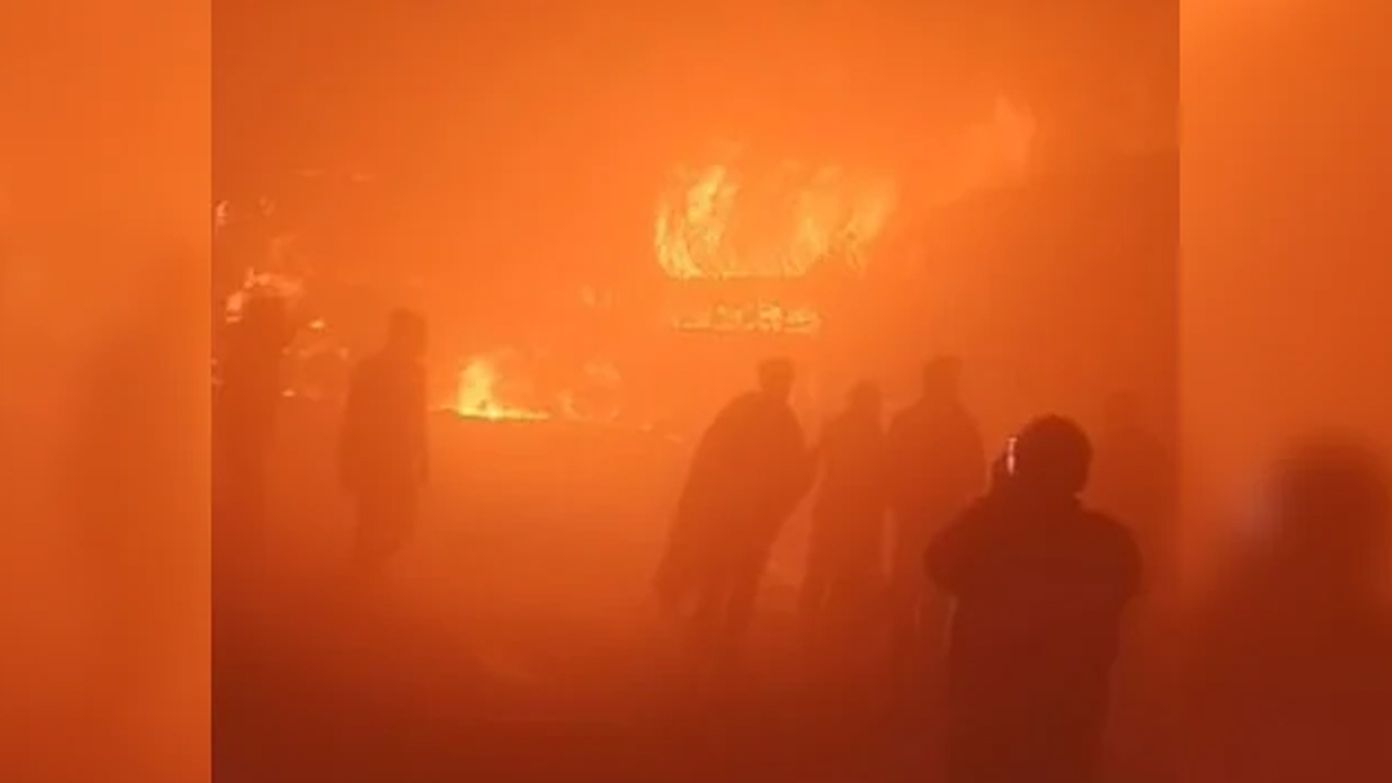 ఢిల్లీ పొగమంచు ఎఫెక్ట్.. హైవేపై ఘోర రోడ్డు ప్రమాదం.. నలుగురు సజీవ దహనం