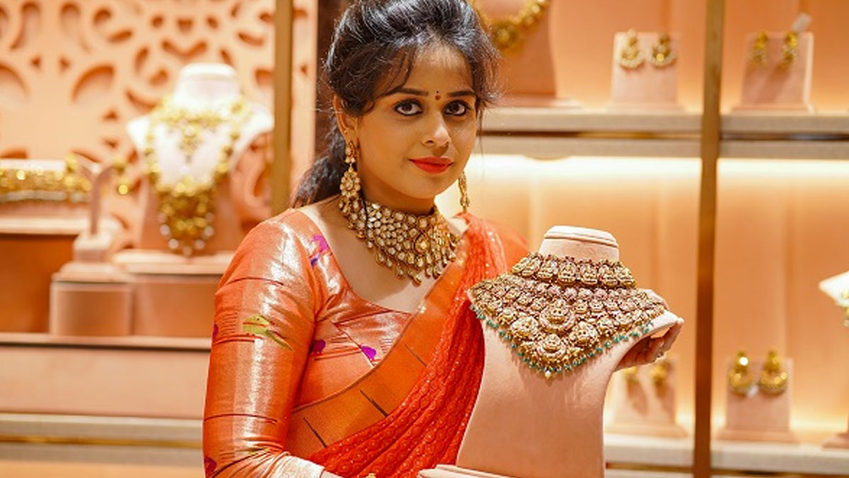 27 Dec 2025 Gold and Silver rates | 1.5 లక్షలకు చేరువలో తులం బంగారం.. 2.5 లక్షలు దాటిన కిలో వెండి