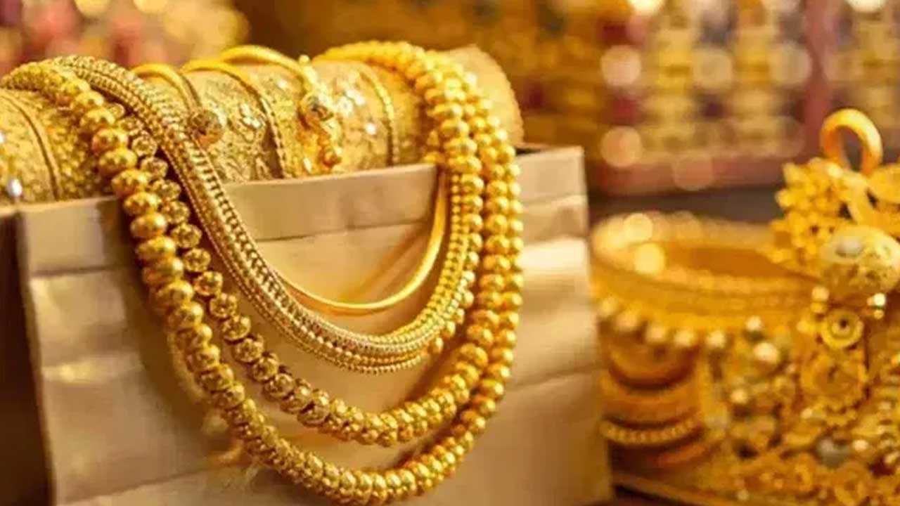Gold Rates | స్వ‌ల్పంగా త‌గ్గిన బంగారం, వెండి ధ‌ర‌లు..!