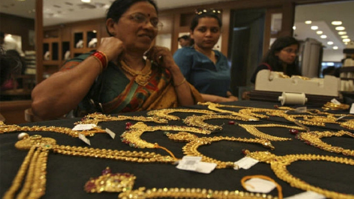 22 Dec 2025 Gold and Silver Rates | ఇదే మంచి చాన్స్.. డబ్బులుంటే వెంటనే గోల్డ్ కొనేయండి