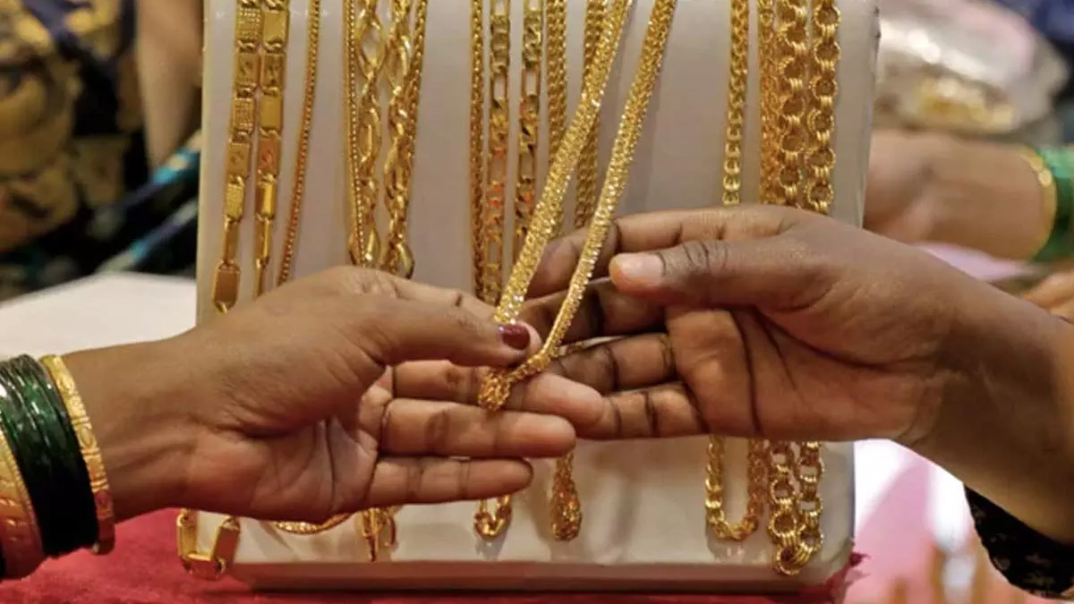 23 Dec 2025 Gold and Silver Rates | గోల్డ్ కొనే ప్లాన్ ఉందా? ఈ రోజు రేట్లు ఎలా ఉన్నాయో చూడండి ఒకసారి