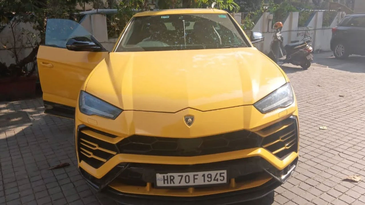 Lamborghini car driven at 250 kmph on Mumbai sea link road