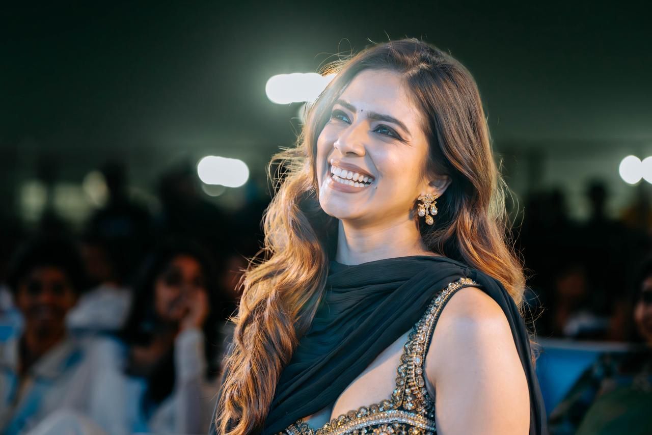 మాళవికా మోహనన్ తండ్రి కేయూ మోహనన్ బాలీవుడ్లో టాప్ సినిమాటోగ్రాఫర్గా కొనసాగుతోన్నారు. తెలుగులో మహేష్ బాబు మహర్షి సినిమాకు కెమెరామెన్గా పనిచేశారు.