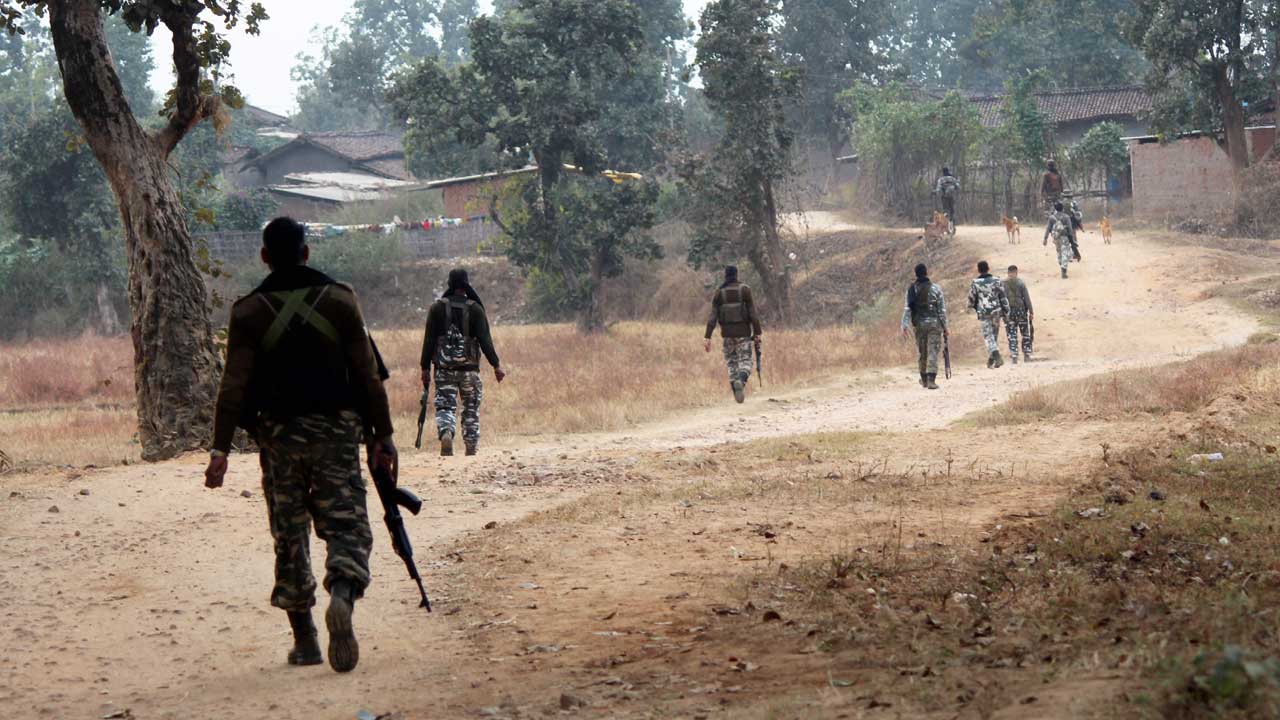 Maoists | ఛ‌త్తీస్‌గ‌ఢ్‌లో మ‌ళ్లీ తూటాల వ‌ర్షం.. ముగ్గురు మావోయిస్టులు హ‌తం