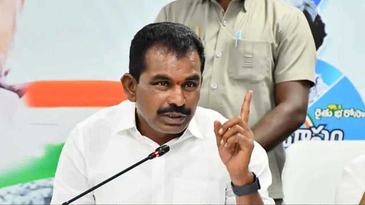 MLA Megha Reddy | చిన్నారెడ్డి వెన్నుపోటు పొడిచారు.. వ‌న‌ప‌ర్తి ఎమ్మెల్యే మేఘారెడ్డి సంచ‌ల‌న వ్యాఖ్య‌లు