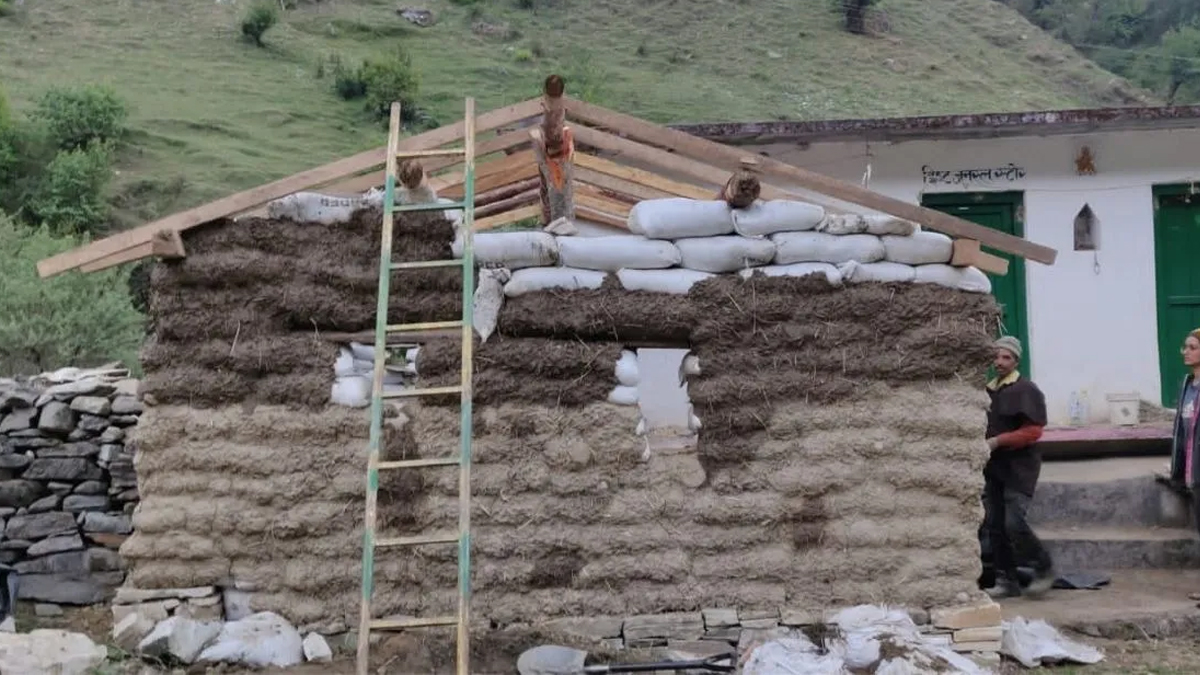 Architect Neha Ballal Builds a Mud Home in Uttarakhand for Just Rs 1.3 Lakh