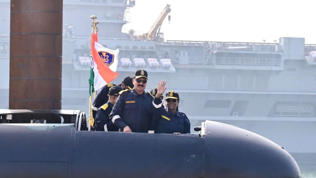 president droupadi murmur undertakes sea sortie on INS Vagsheer