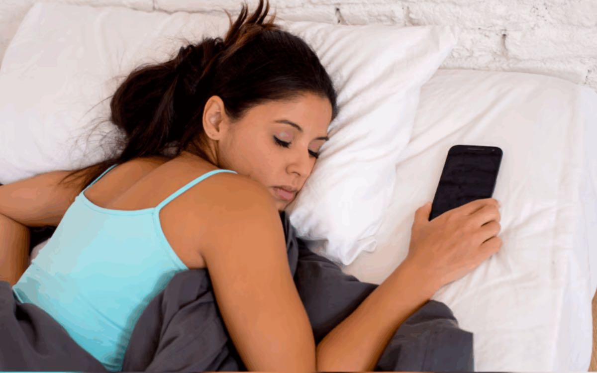 Phone Beside Head | ఫోన్‌ను త‌ల ప‌క్క‌న పెట్టి నిద్రిస్తే క్యాన్స‌ర్ వ‌స్తుందా..?