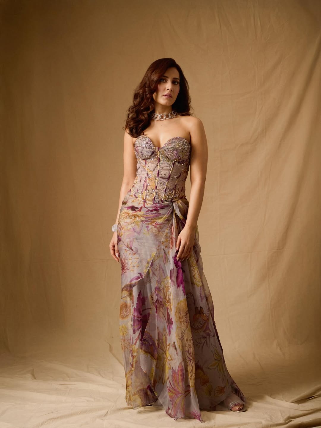 ప్రస్తుతం తెలుగులో పవన్ కళ్యాణ్ ఉస్తాద్ భగత్సింగ్లో హీరోయిన్గా నటిస్తోంది.