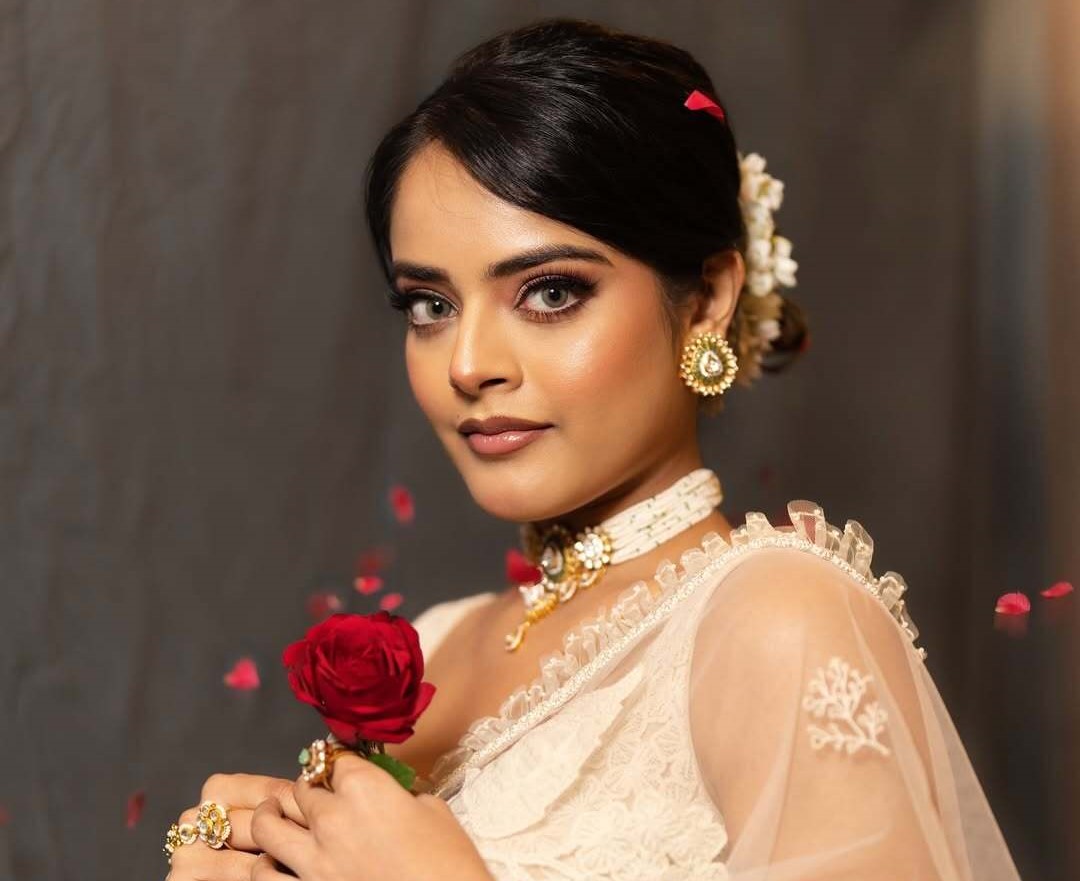 Riddhi Kumar | రాజాసాబ్ కంటే ముందు ప్రభాస్తో హీరోయిన్ రిద్ది కుమార్ చేసిన సినిమా ఏదో తెలుసా?