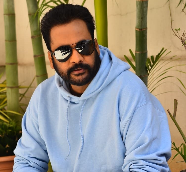 Actor Shivaji | శివాజీని వీడ‌ని వివాదం - మ‌హిళా క‌మిష‌న్ ఎదుట విచార‌ణ‌కు హాజ‌రు